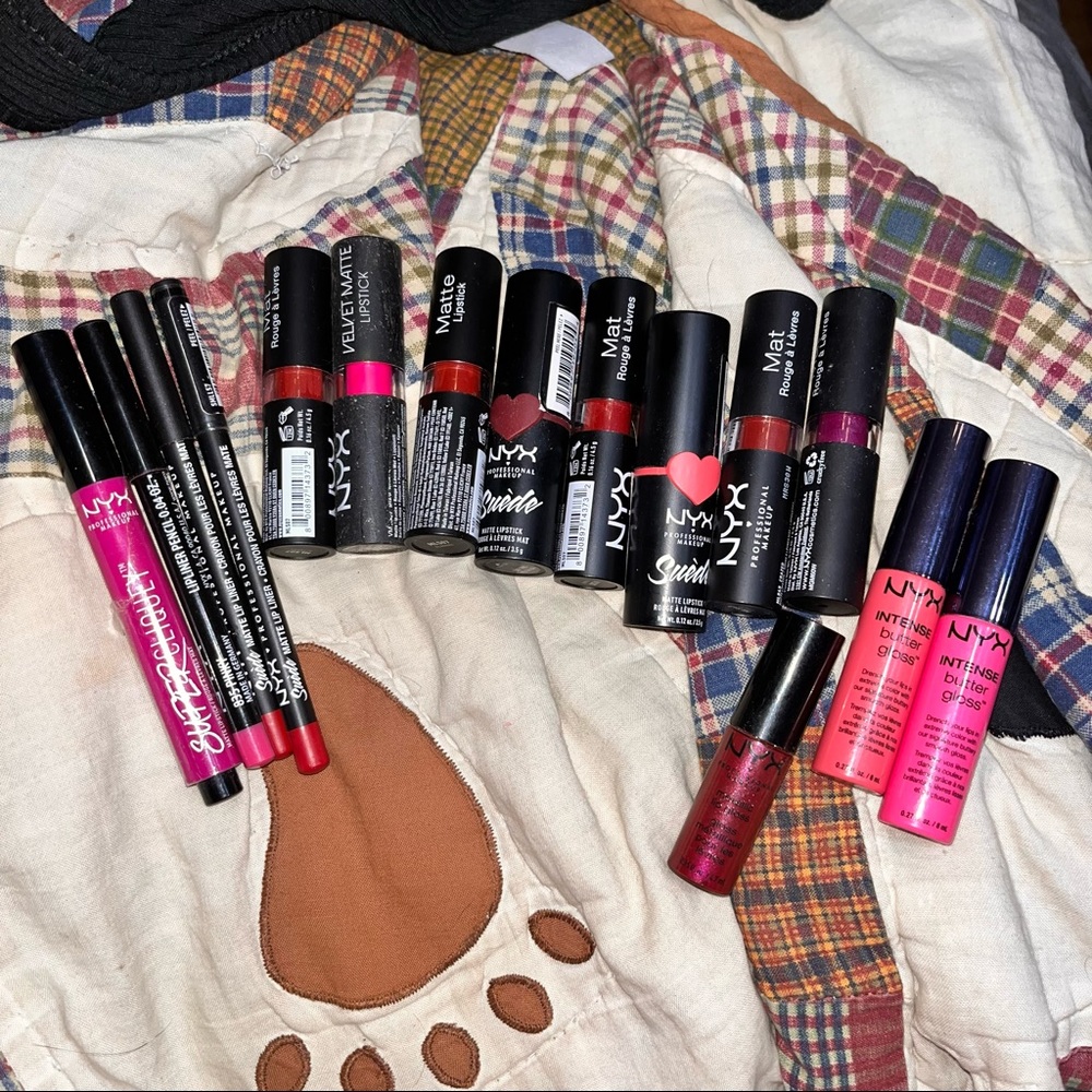 ⭐️HOST PICK⭐️NYX 15 LOT Lipstick, Liner, Gloss - bought but ended up never using